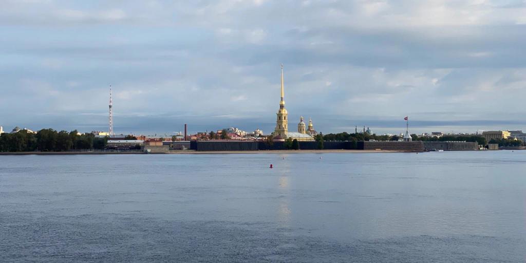 Прогулка по Санкт-Петербургу погожим днём