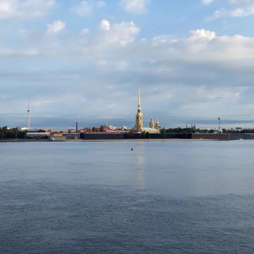 Прогулка по Санкт-Петербургу погожим днём