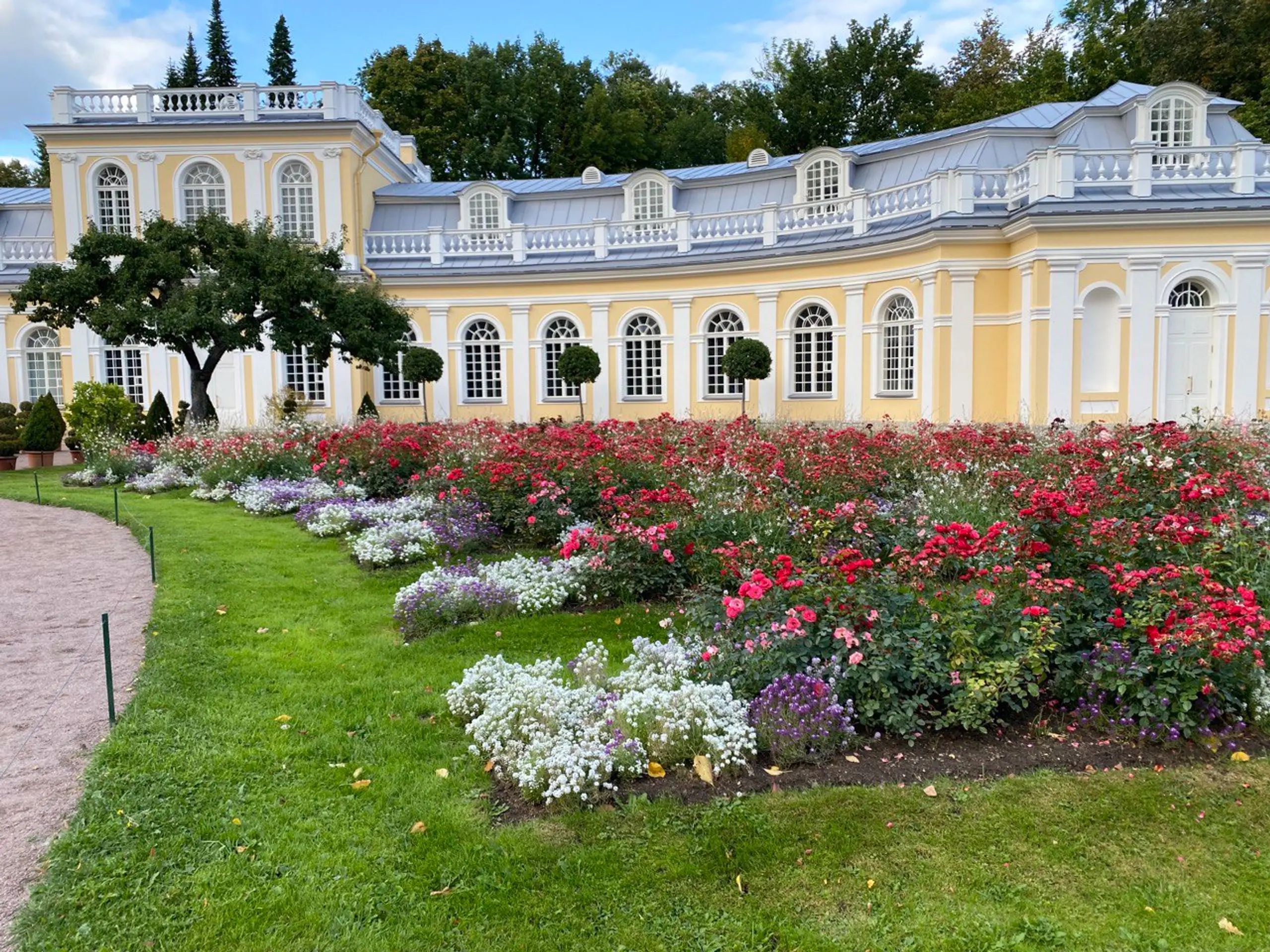Прогулка по парку Петродворца в Петергофе