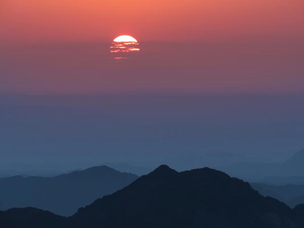 Рассвет на горе Моисея. Монастырь Св. Екатерины и Неопалимая купина Рассвет на горе Моисея. Монастырь Св. Екатерины и Неопалимая купина