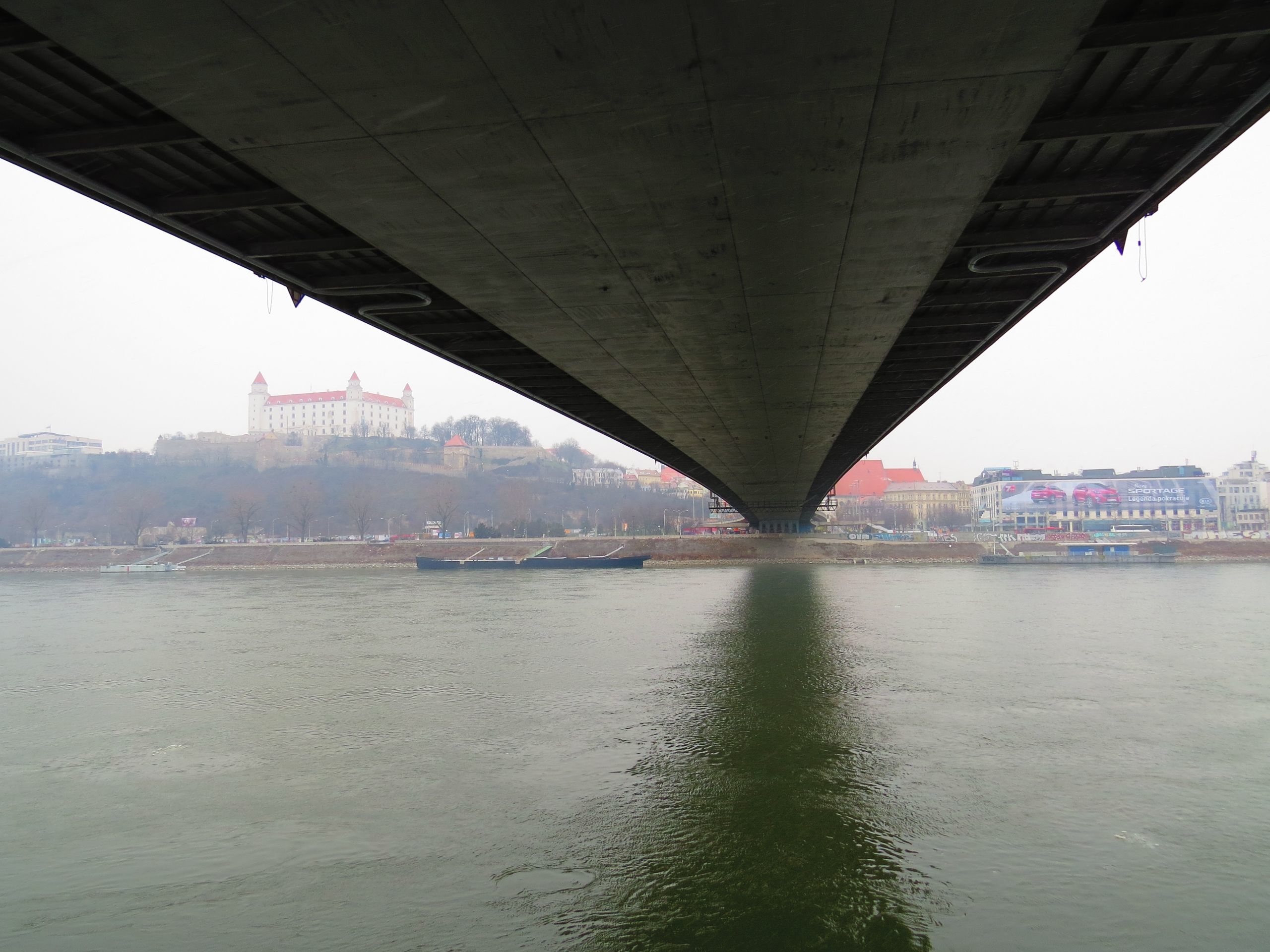 Братислава, анонсик