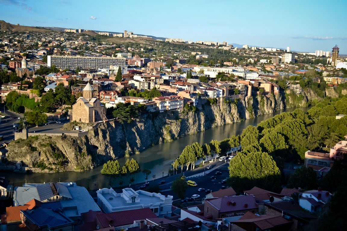 Крепость Нарикала и узкие улицы старого Тбилиси