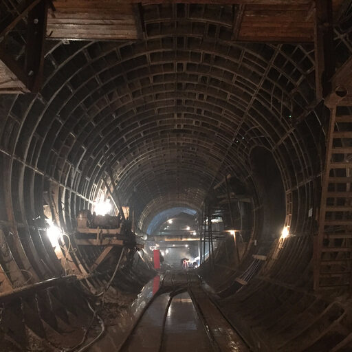 Осторожно, двери закрываются или на 60 метров под землю